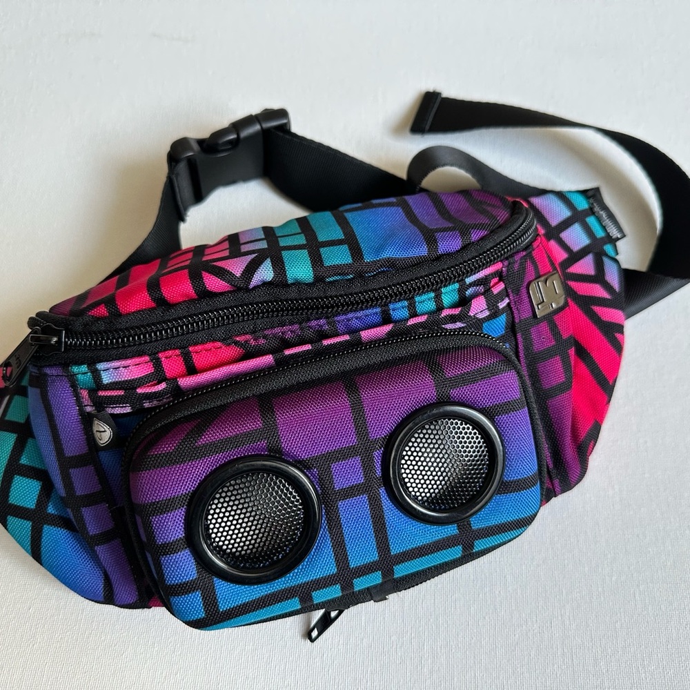 Jammypack - Colorful Geometric Pattern Fanny Pack with built-in speaker